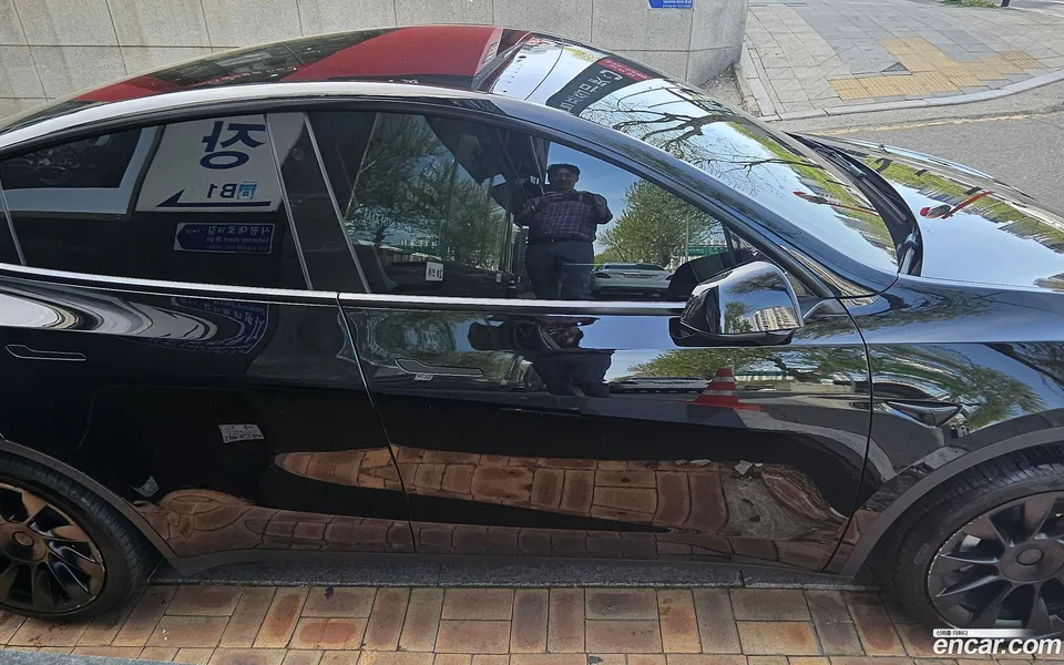 Tesla Model Y RWD 2023 — миниатюра 5