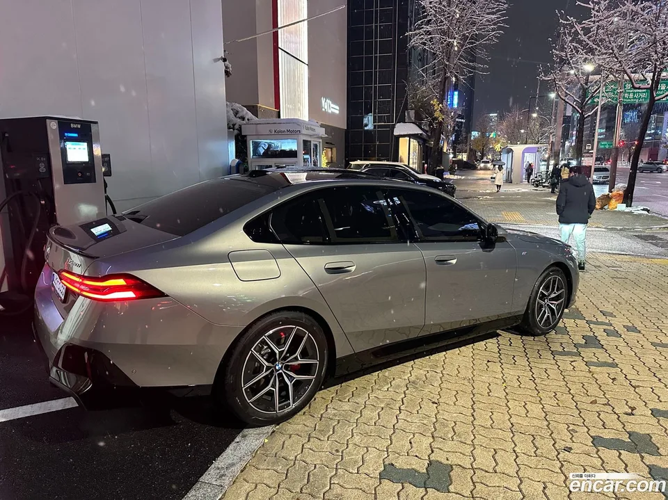 BMW 5 Series 520i 2024 — миниатюра 2