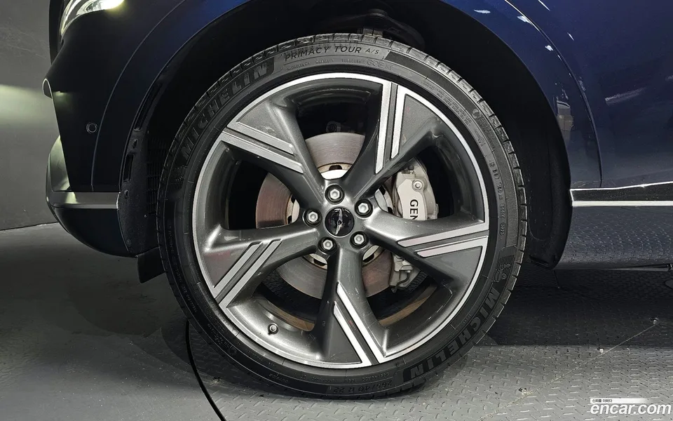 Genesis GV80 2.5T 2WD 2023 — миниатюра 2