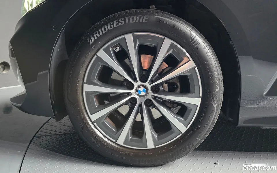 BMW 3 Series 320i 2023 — миниатюра 2