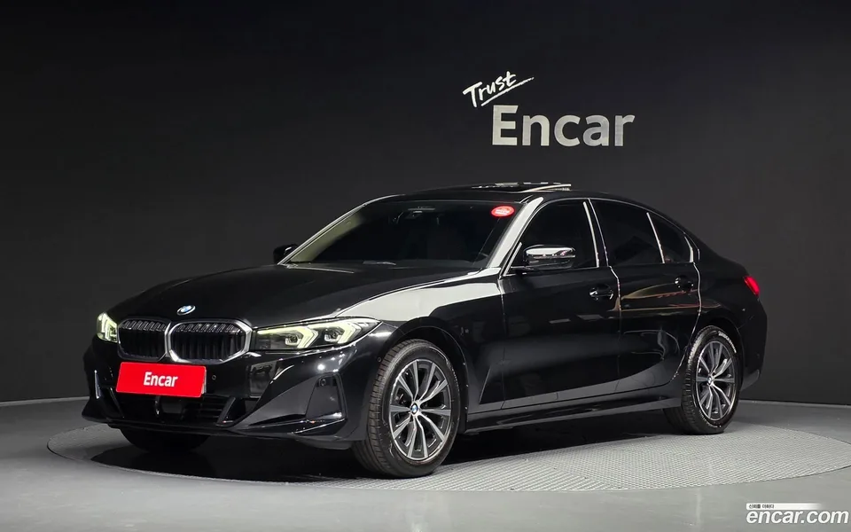 BMW 3 Series 320i 2023 — фото 1, купить с доставкой в Москву