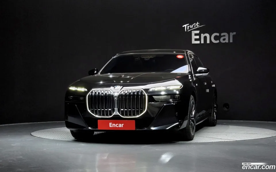 BMW 7 Series 740i xDrive M 2024 — миниатюра 3