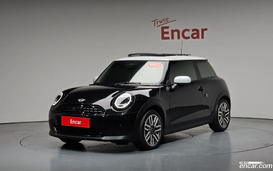 MINI Cooper C 2025 — фото 1, купить с доставкой в Москву