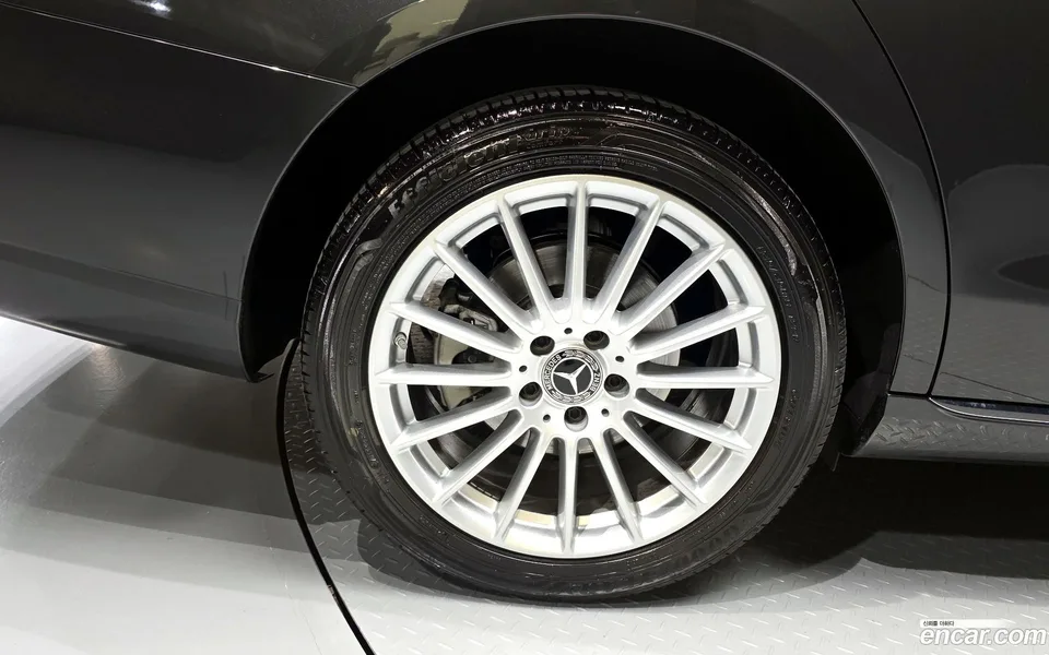 Mercedes-Benz E-Class E250 2023 — миниатюра 5