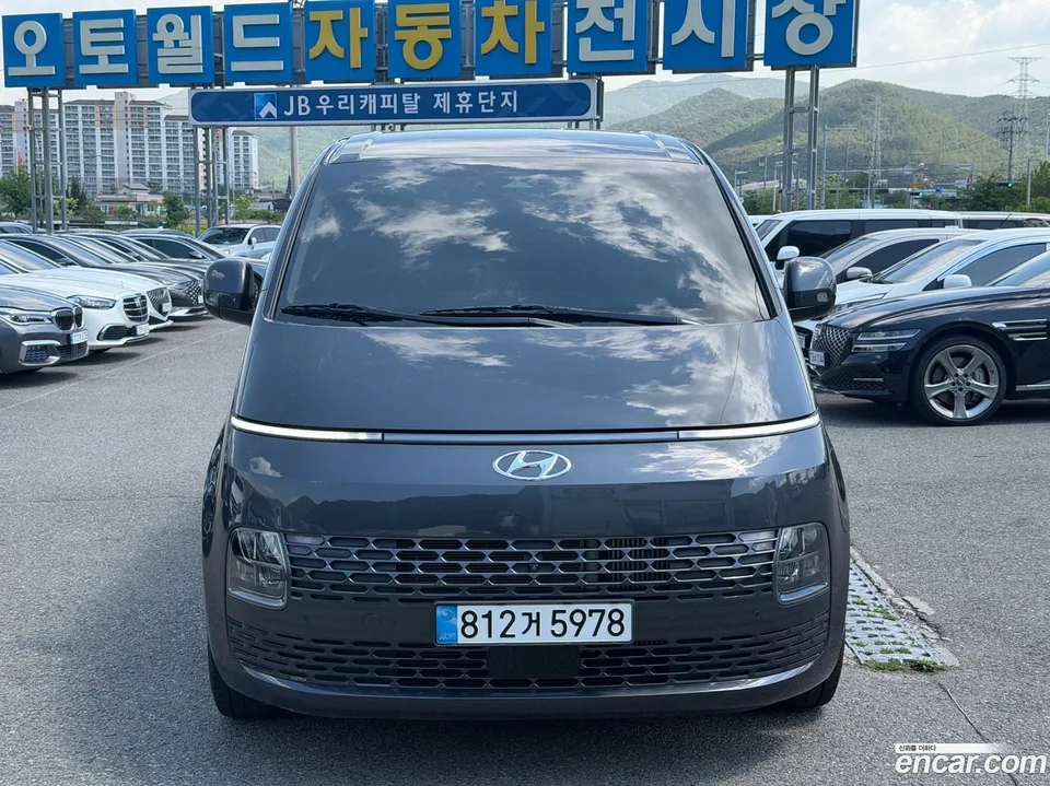 Hyundai Staria 5 2023 — фото 1, купить с доставкой в Москву