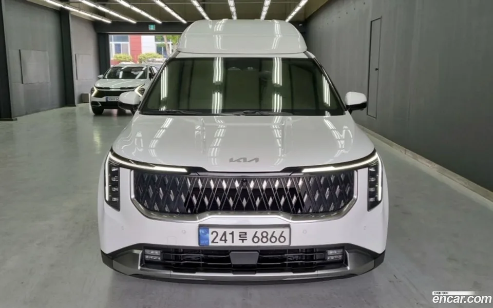 Kia Carnival 9 2024 — thumbnail 3