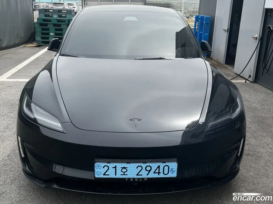 Tesla Model 3 AWD 2026 — фото 1, купить с доставкой в Москву