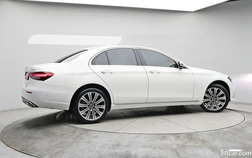 Mercedes-Benz E-Class E350 4MATIC 2023 — миниатюра 4