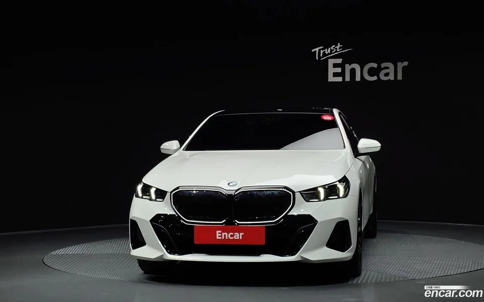 BMW 5 Series 530i xDrive M 2024 — миниатюра 3