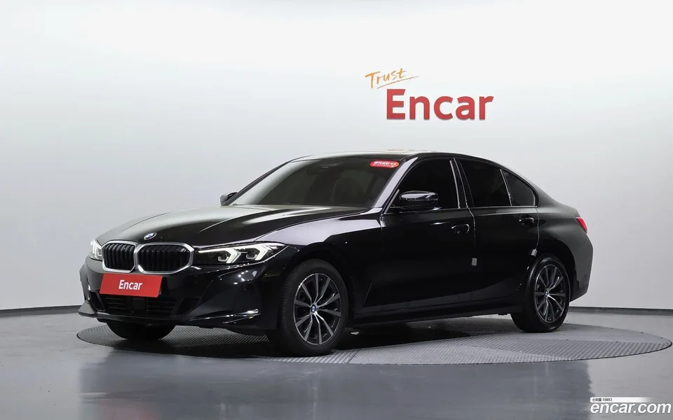 BMW 3 Series 320i 2022 — фото 1, купить с доставкой в Москву