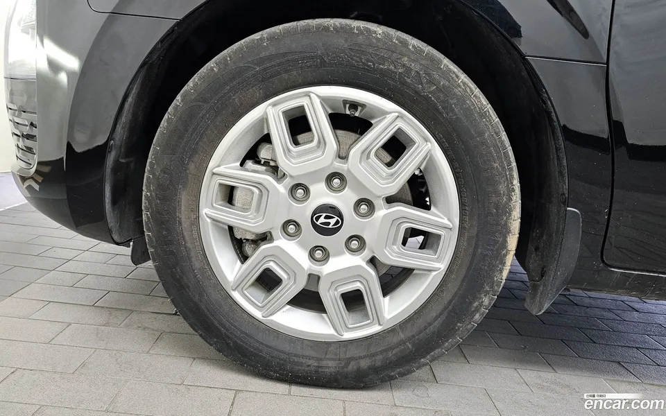 Hyundai Staria 5 2024 — миниатюра 2
