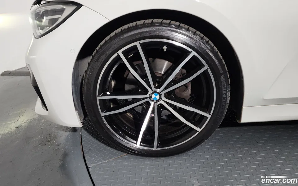 BMW 3 Series 320i M 2022 — миниатюра 2