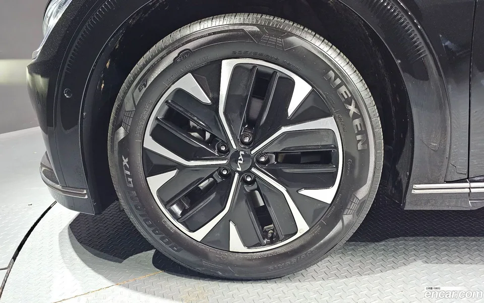 Kia EV6 2023 — миниатюра 2