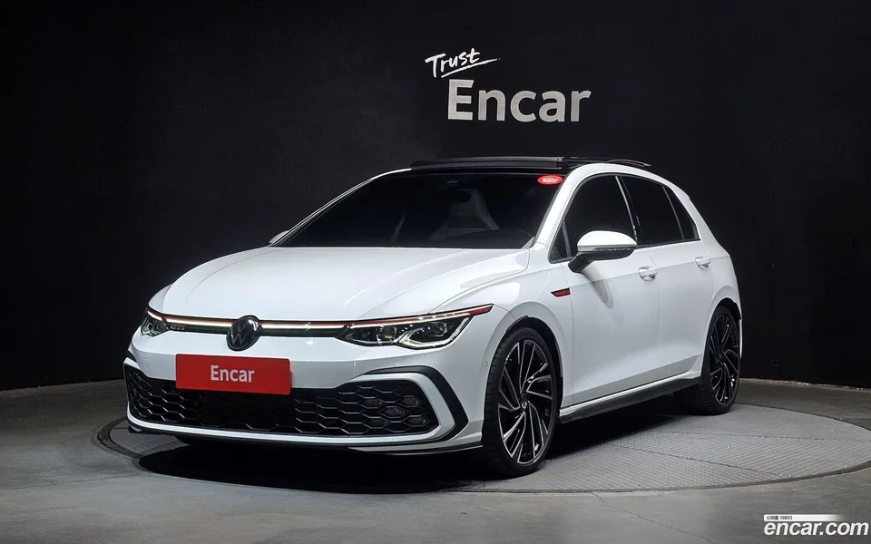 Volkswagen Golf 2.0 GTI 2023 — фото 1, купить с доставкой в Москву