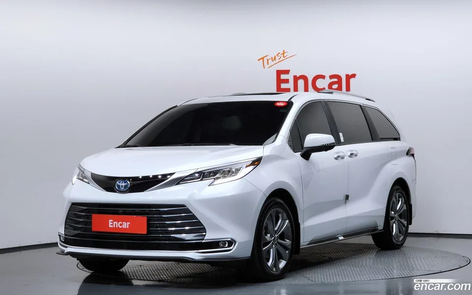 Toyota Sienna 2.5 2WD 2025 — фото 1, купить с доставкой в Москву