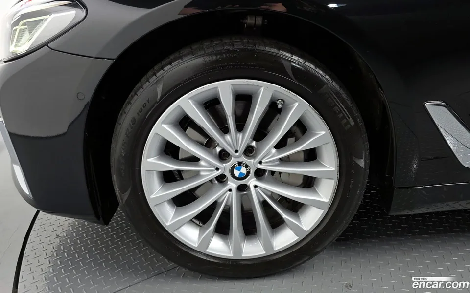 BMW 5 Series 530i 2022 — миниатюра 5