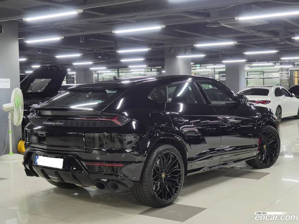 Lamborghini Urus 4.0 V8 SE 2025 — миниатюра 3