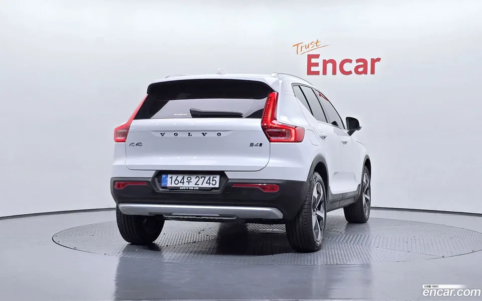 Volvo XC40 B4 2025 — миниатюра 4