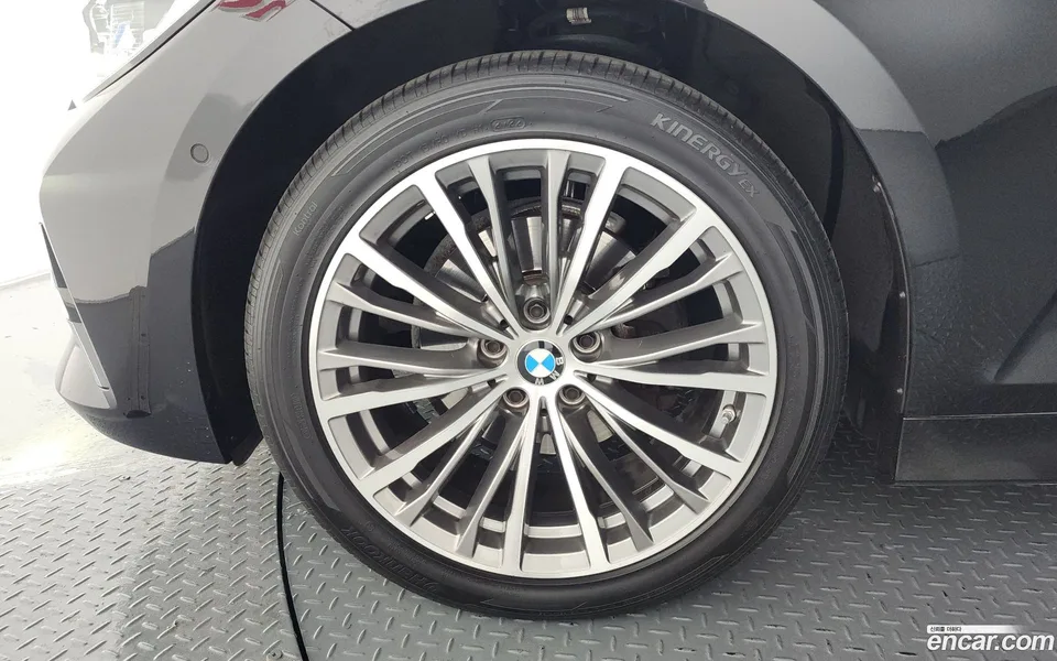 BMW 3 Series 320i 2022 — миниатюра 5