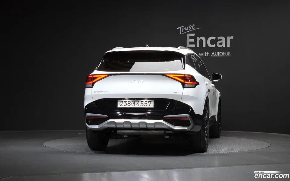 Kia Sportage Hybrid 2WD 2023 — миниатюра 4
