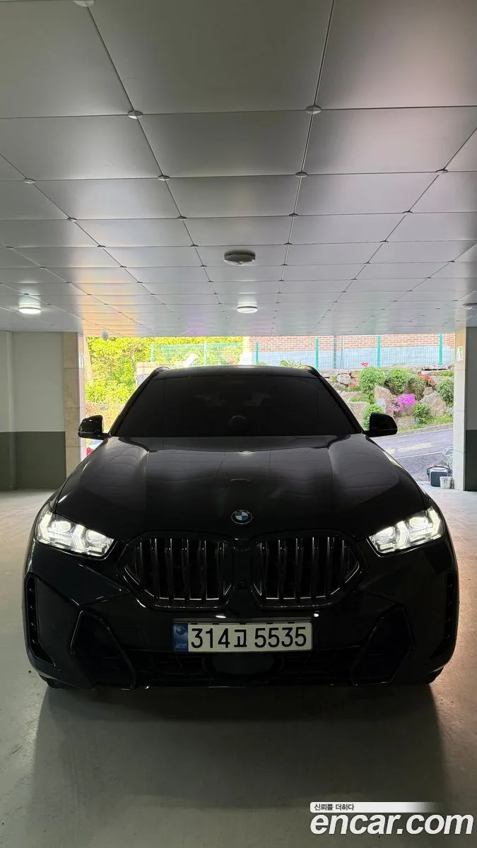 BMW X6 xDrive40i M 2024 — фото 1, купить с доставкой в Москву