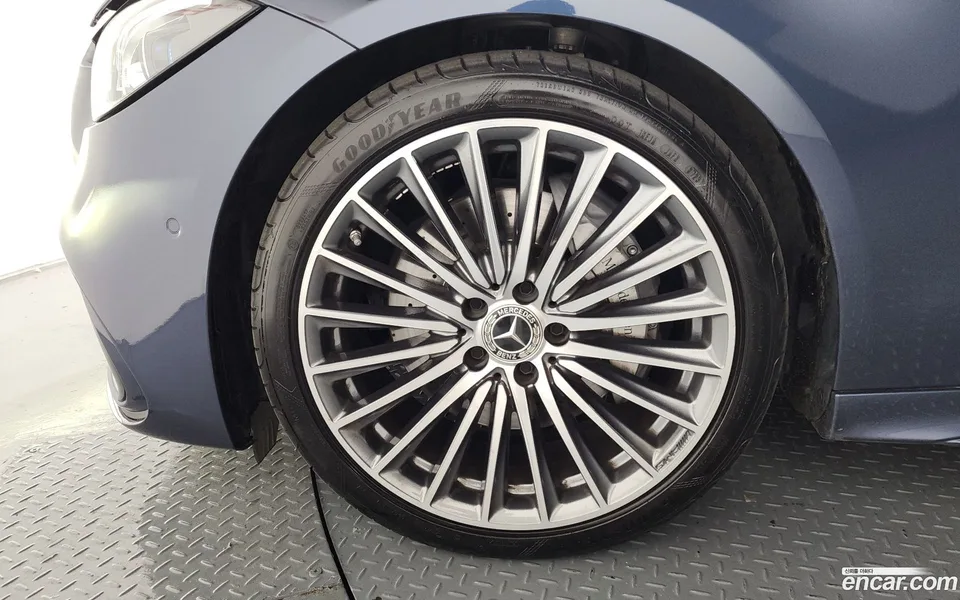 Mercedes-Benz C-Class C300 4MATIC AMG Line 2024 — миниатюра 5