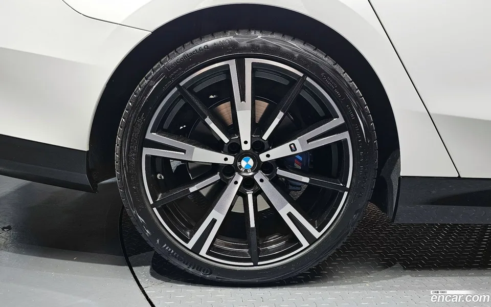 BMW 5 Series 530i xDrive M 2025 — миниатюра 5
