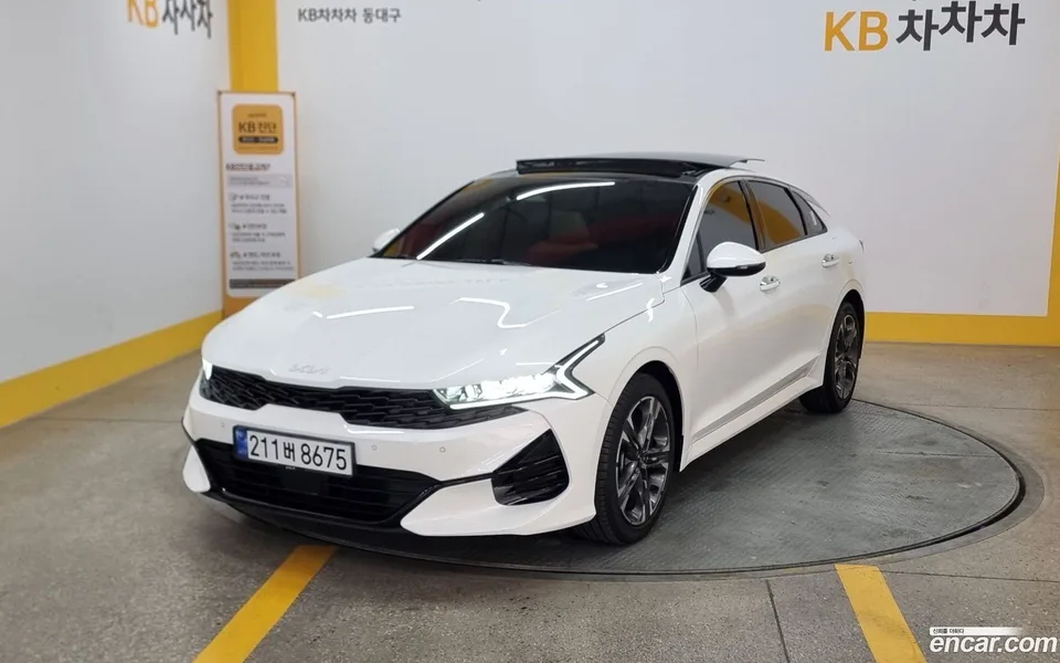Kia K5 2.0 2023 — фото 1, купить с доставкой в Москву