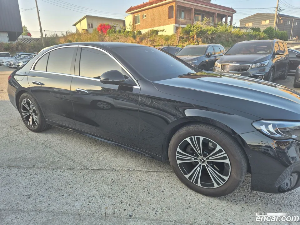 Mercedes-Benz E-Class E350e 4MATIC 2024 — фото 1, купить с доставкой в Москву