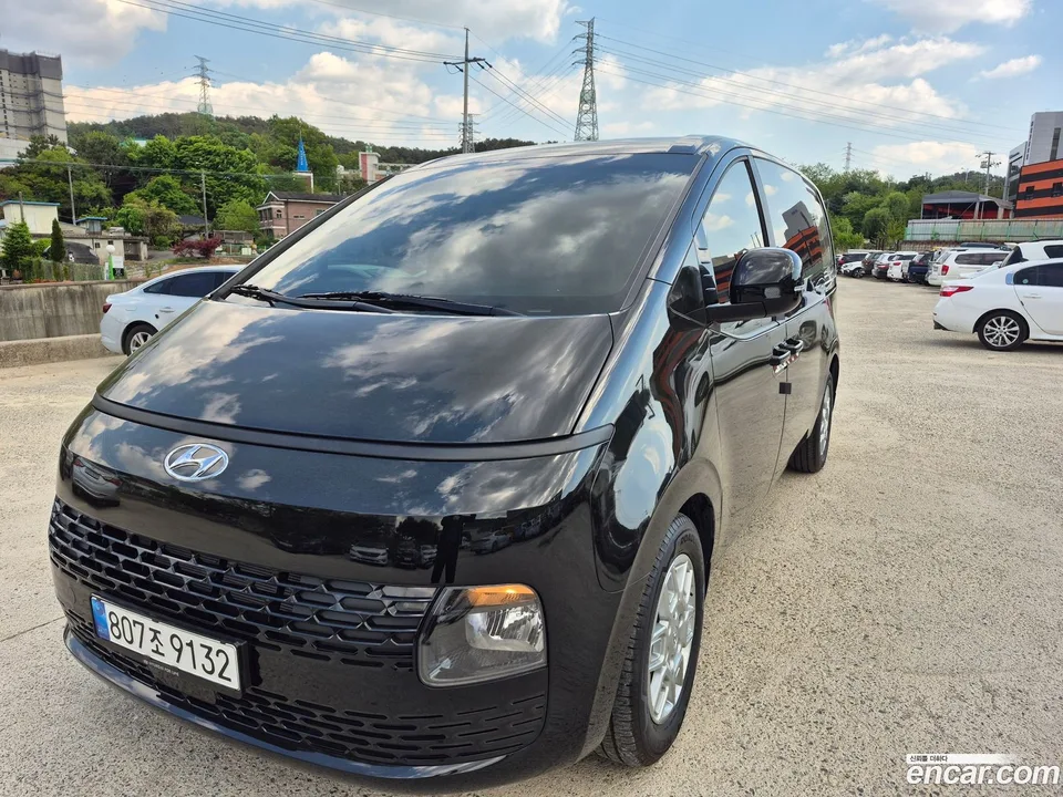 Hyundai Staria 5 2023 — фото 1, купить с доставкой в Москву