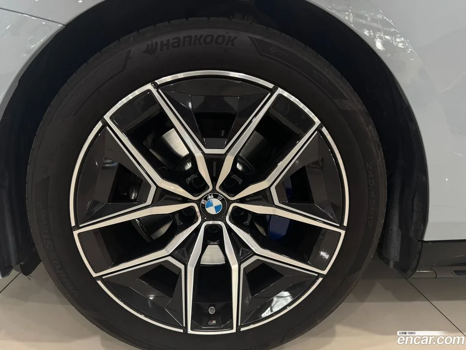BMW 5 Series 523d xDrive M 2025 — миниатюра 5