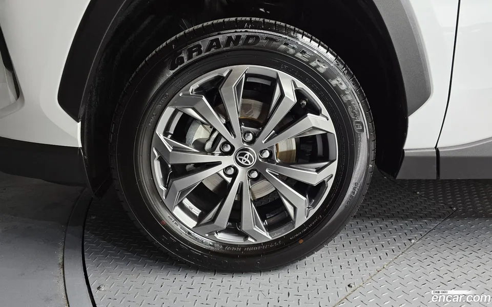Toyota RAV4 2.5 2WD XLE 2025 — миниатюра 5