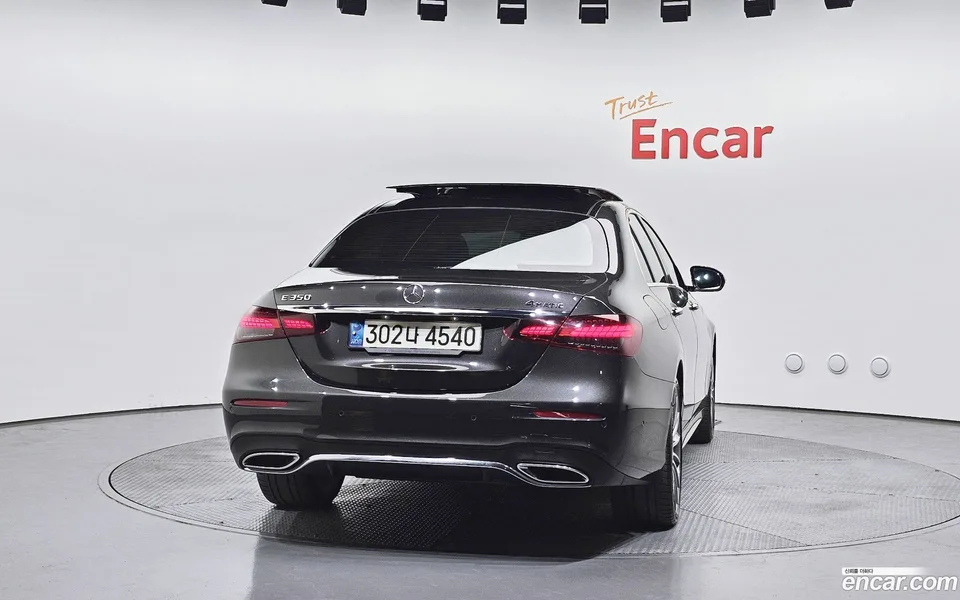 Mercedes-Benz E-Class E350 4MATIC AMG Line 2022 — миниатюра 4