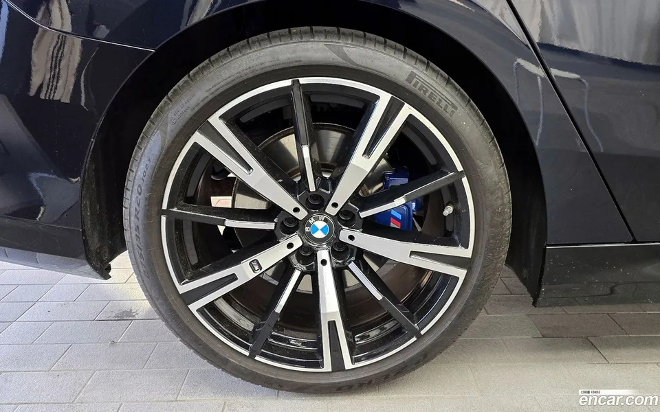 BMW 5 Series 530i xDrive M 2024 — миниатюра 5
