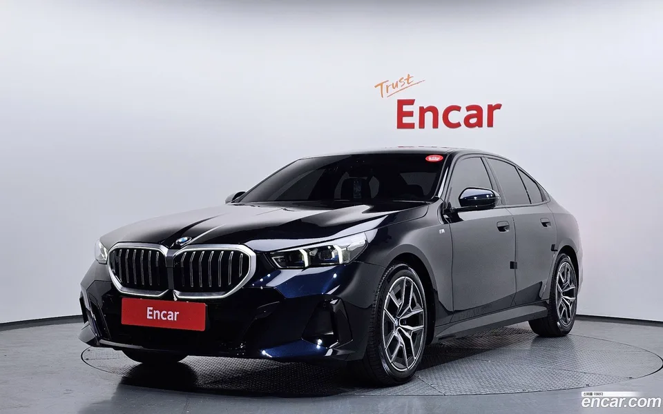 BMW 5 Series 520i M 2025 — фото 1, купить с доставкой в Москву