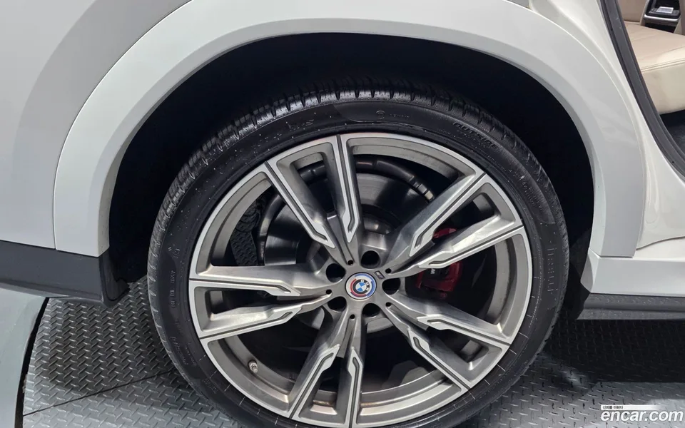 BMW X6 M50i 2022 — миниатюра 2