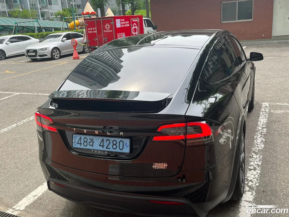 Tesla Model X 2023 — фото 1, купить с доставкой в Москву