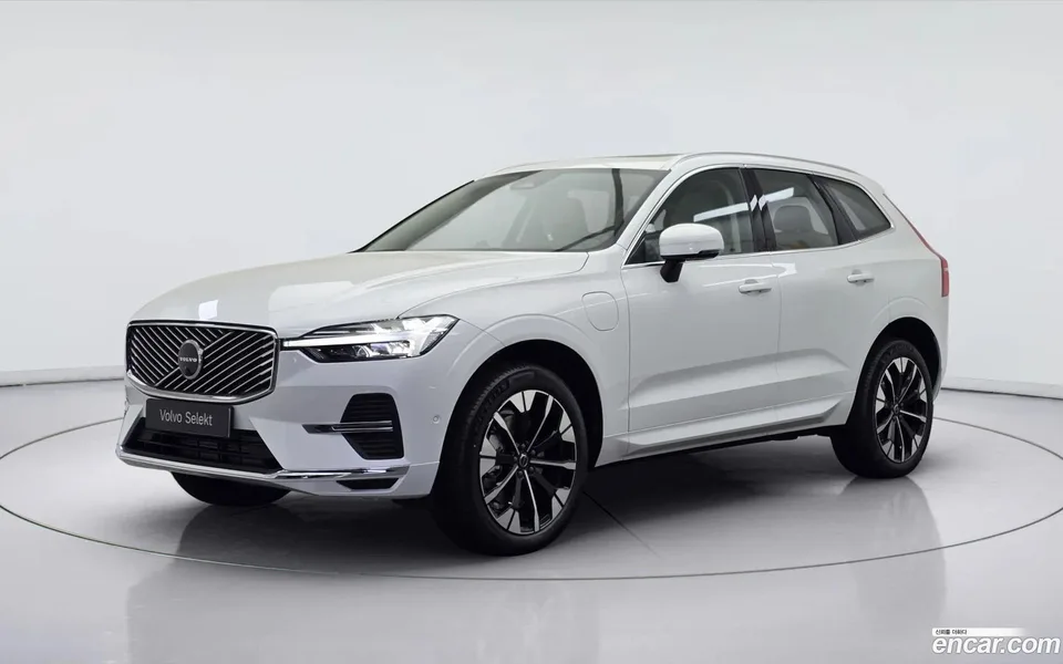 Volvo XC60 T8 2025 — фото 1, купить с доставкой в Москву