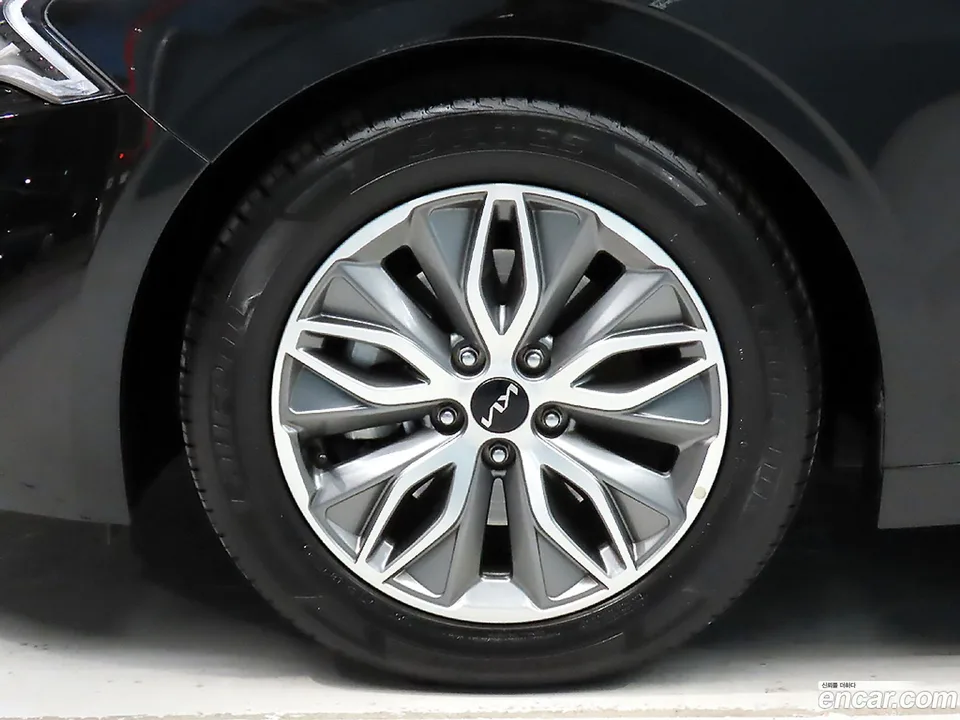 Kia K5 Hybrid 2023 — миниатюра 2