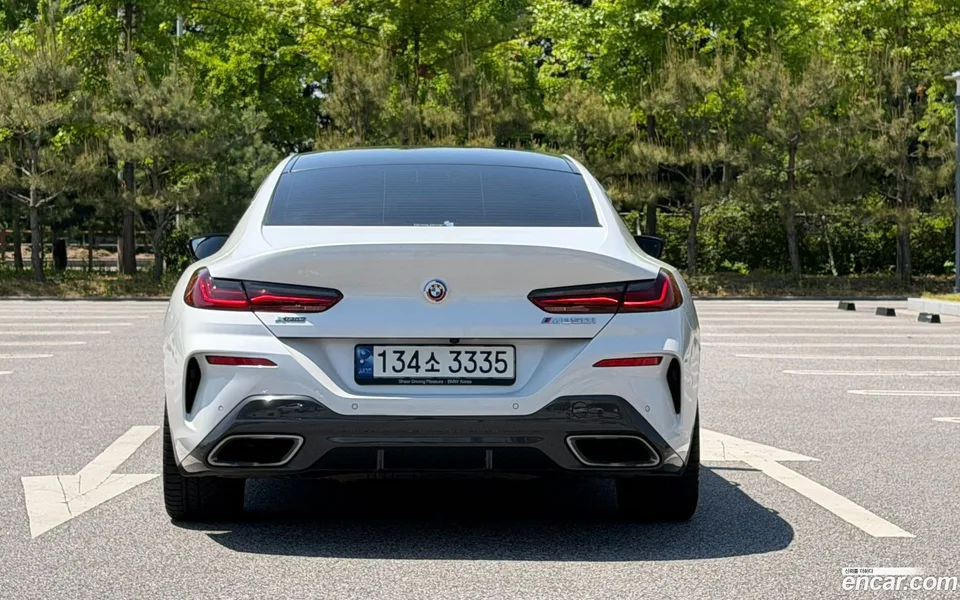 BMW 8 Series M850i xDrive 2023 — миниатюра 4