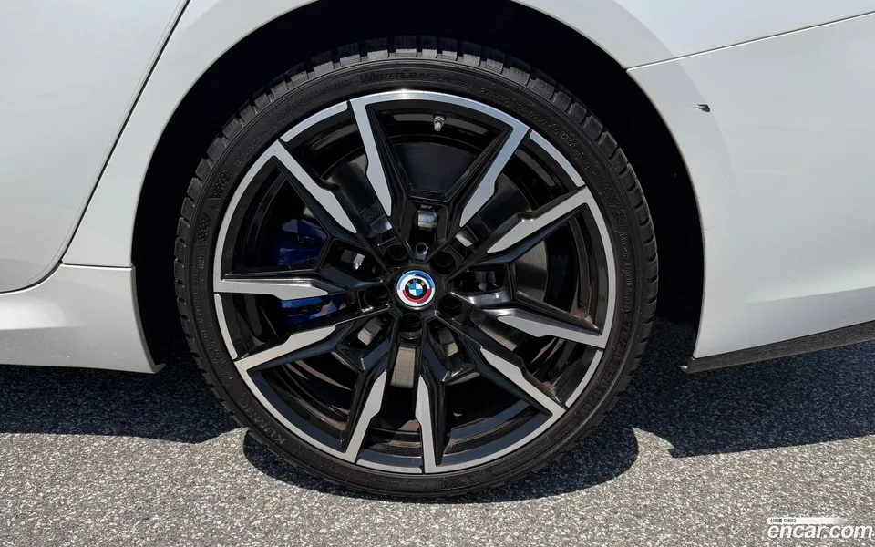 BMW 8 Series M850i xDrive 2023 — миниатюра 5