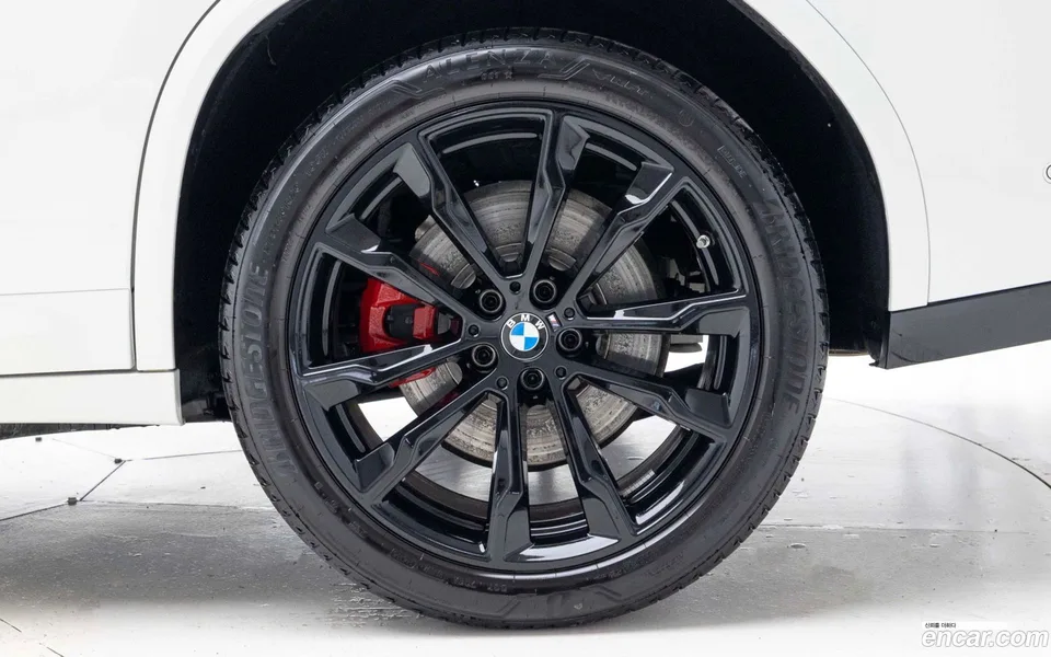 BMW X4 xDrive20i M 2025 — миниатюра 2