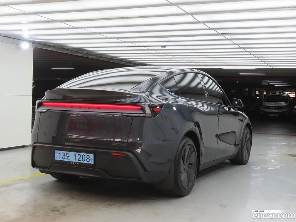 Tesla Model Y RWD 2025 — миниатюра 4