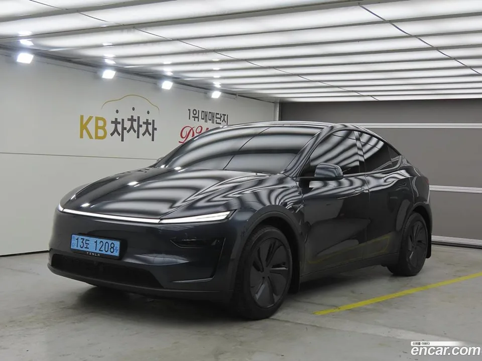 Tesla Model Y RWD 2025 — фото 1, купить с доставкой в Москву