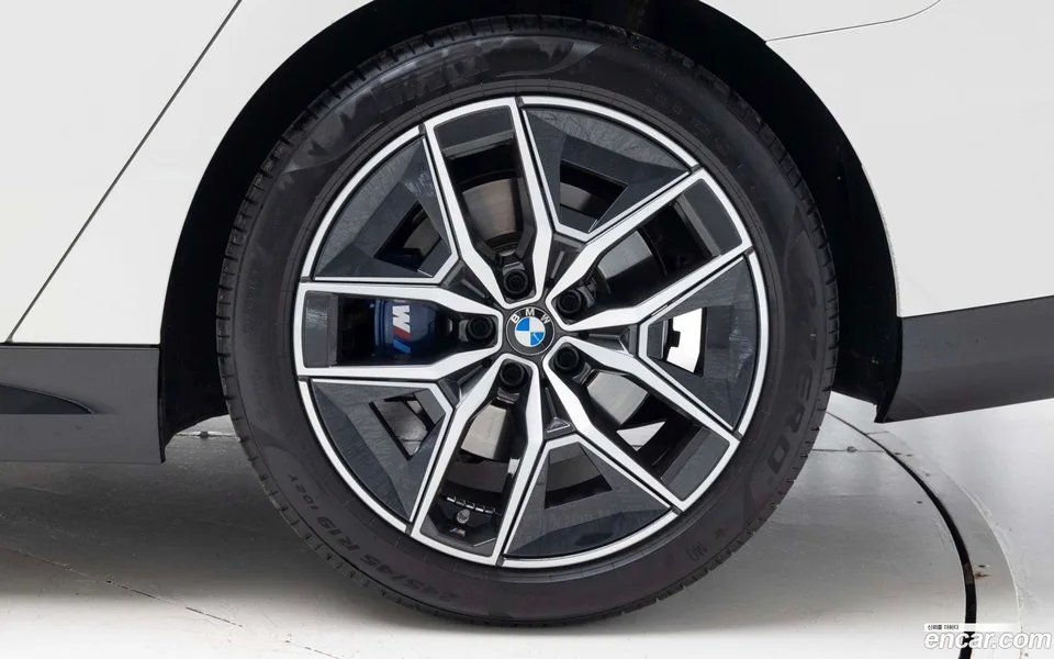 BMW 5 Series 523d M 2025 — миниатюра 2