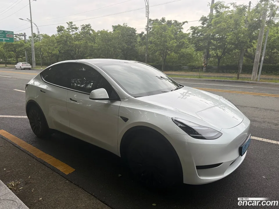 Tesla Model Y RWD 2023 — миниатюра 4