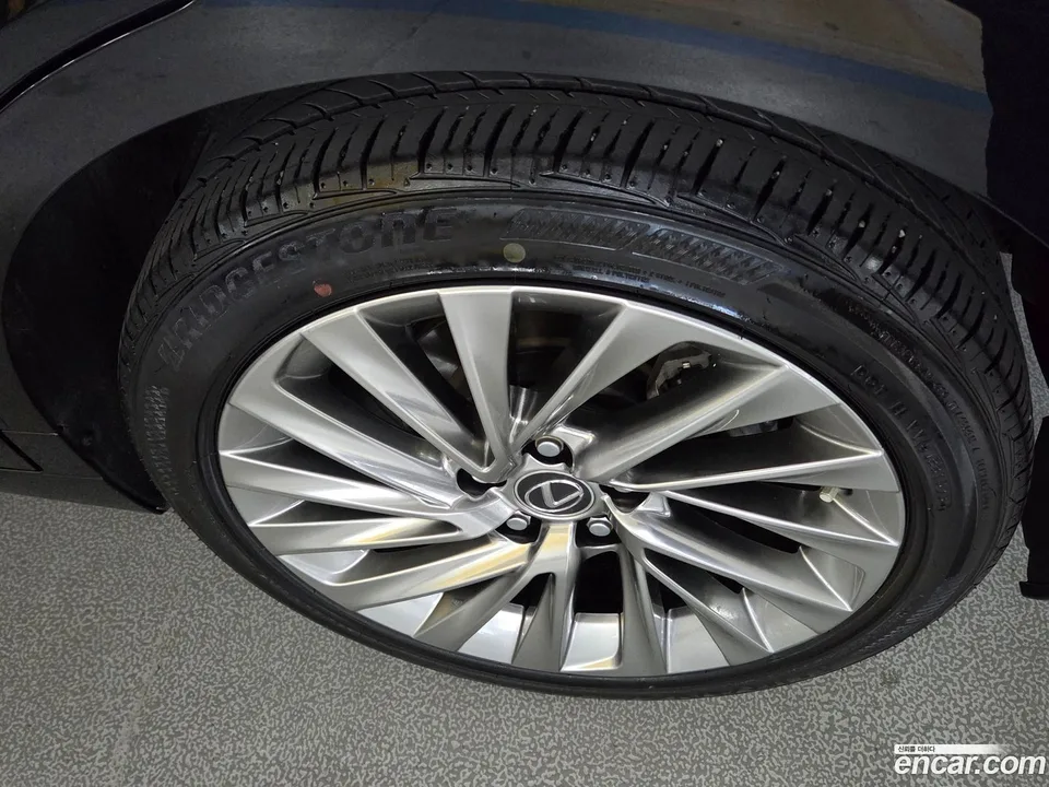 Lexus ES 300h 2023 — миниатюра 5