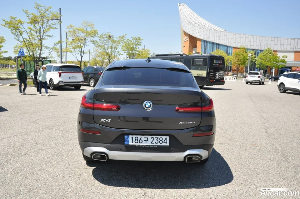 BMW X4 xDrive20i xLine 2023 — миниатюра 4