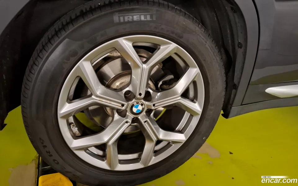 BMW X4 xDrive20i xLine 2023 — миниатюра 5