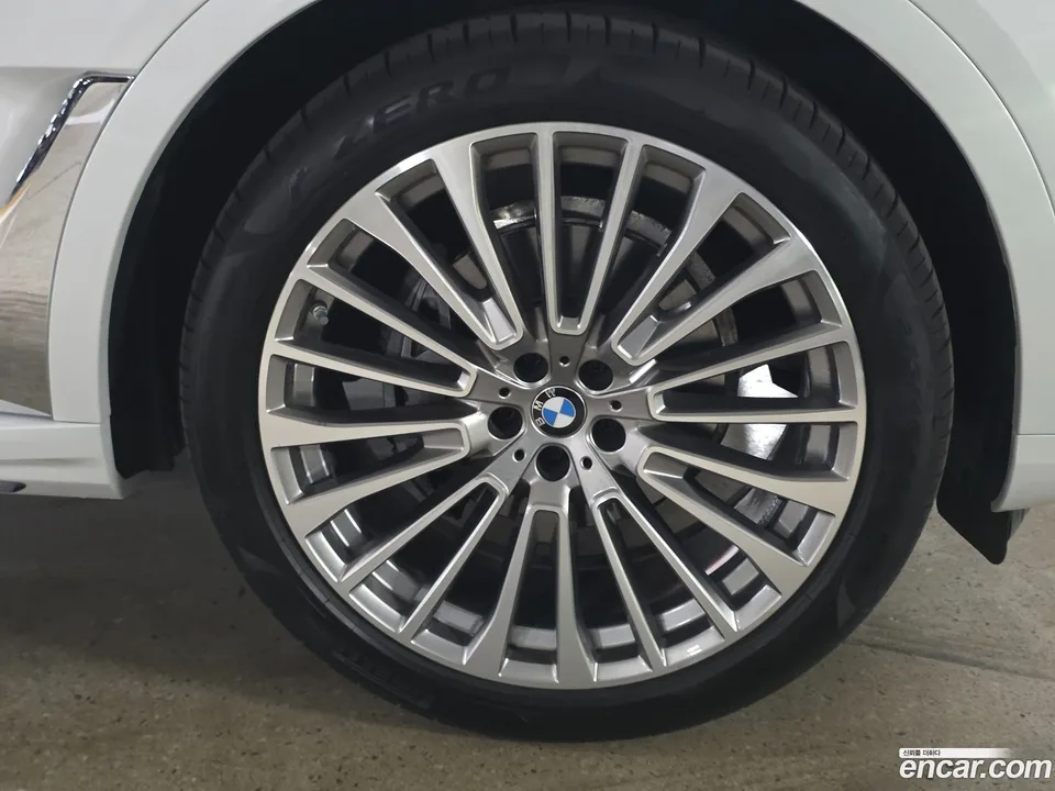 BMW X7 xDrive 40i 7 2025 — миниатюра 2